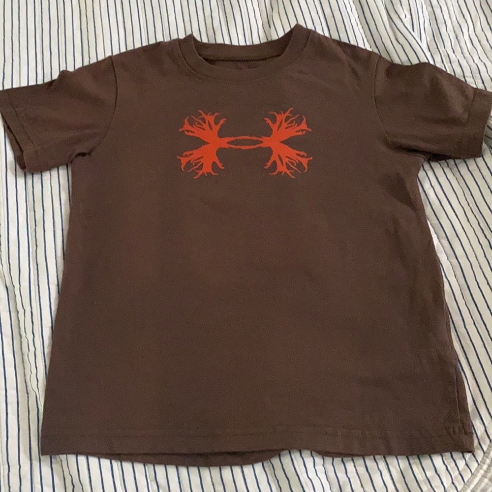 Under armour size 5 antler T-shirt